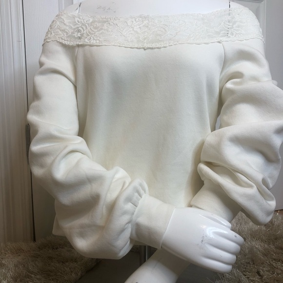 Ivory off the shoulder top! - Picture 3 of 4